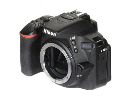 NIKON D5600 Telo