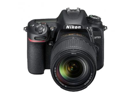 NIKON D7500 + 18-140mm VR