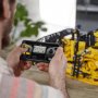 LEGO Modeli za odrasle 42131 CAT® D11T BULDOŽER - slika 4