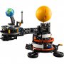 LEGO 42179 Planeta Zemlja i Mesec u orbiti - slika 2